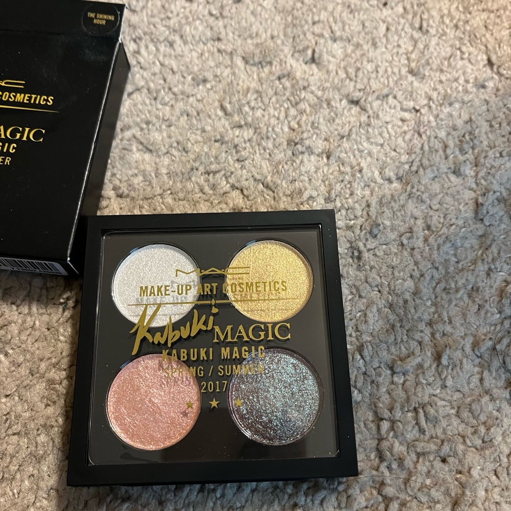 Eyeshadow palette